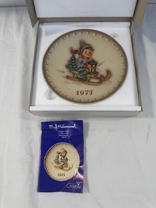 lot 131 image: 1975 Goebel M.I. Hummel Annual Plate with Original Box and Insert