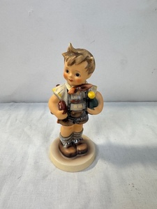 lot 143 image: Goebel Hummel Figurine Exclusive Special Edition No. 4 1979