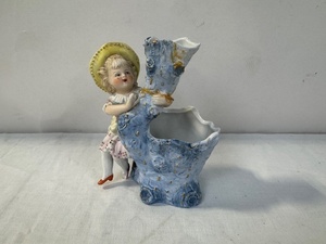 lot 145 image: Antique Porcelain Figural Vase with Girl and Tree Stump Design