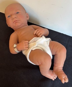 lot 5 image: Reborn Style Newborn Baby Doll