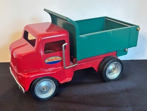 lot 19 image: Vintage Tonka Steel Classics Mighty Dump Truck Vintage Toy