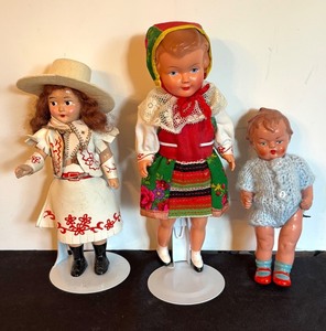 lot 154 image: Set of 3 Vintage Dolls with Original Outfits