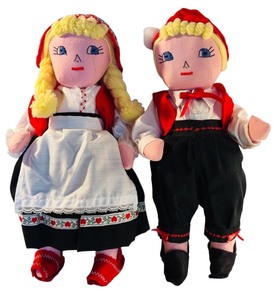 lot 71 image: Set of 2 Vintage 14 Inch Dutch Dolls Boy and Girl
