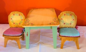 lot 180 image: Muffy VanderBear New England Country Christmas Table and Chairs Set