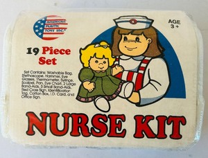 lot 118 image: Vintage 19- Piece Nurse Kit