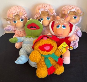 lot 232 image: Vintage Muppet Babies Plush Toys including Miss Piggy, Kermit, Fozzie Bear