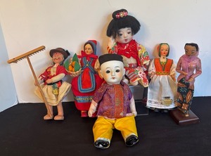 lot 239 image: Collection of 6 Ethnic Dolls in Traditional Costumes