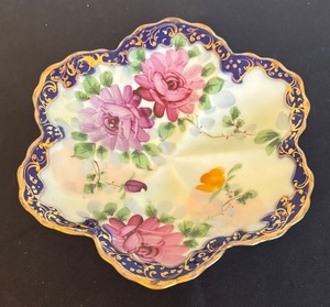 lot 241 image: Vintage Floral Porcelain Footed Dish with Gold Trim