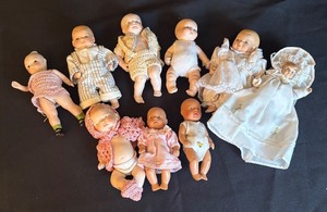 lot 245 image: Collection of 8 Petite Vintage Dolls with Assorted Outfits