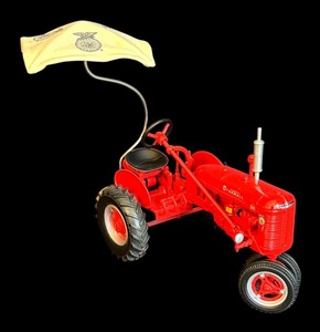 lot 252 image: Farmall Tractor Die-Cast Model with Canopy