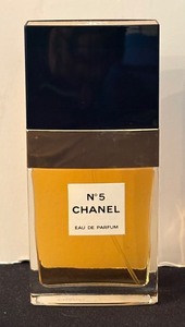lot 260 image: Chanel No. 5 Eau De Parfum 1.2 oz (35 ml) Spray Bottle