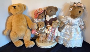 lot 268 image: Collection of Boyds Bears and American Girl Teddy Bears