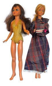 lot 271 image: Pair of Vintage Mattel Barbie Style Dolls with Outfits