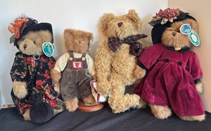 lot 278 image: Set of 4 Collector Bears Including Bearington and Boyds Original Mohair Bear