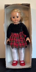 lot 279 image: Madame Alexander Gracie Doll