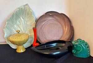 lot 308 image: Collection of 5 Vintage Pottery Pieces including Frankoma and Royal Haeger
