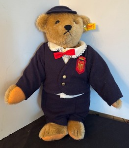 lot 311 image: 1986 Steiff Collectible Bear Doll in Uniform