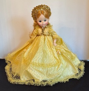 lot 313 image: Vintage Madame Alexander Sleeping Beauty Doll