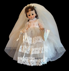 lot 317 image: Vintage Madame Alexander Bride Doll with Veil