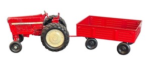 lot 333M image: Vintage International Tractor with Trailer 10.5 Inch Diecast Toy
