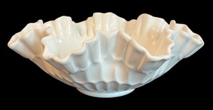 lot 403 image: Vintage Fenton Milk Glass Bowl with Ruffled Edge