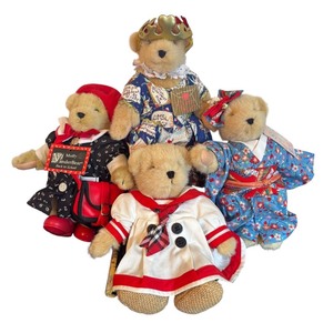 lot 441 image: Set of 4 Muffy VanderBear Dolls with Outfits