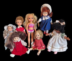 lot 512 image: Collection of 7 Vintage Dolls by Vogue, Ginny Type, Penny Bright and More