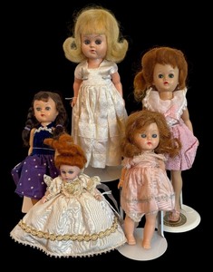 lot 524 image: Set of 5 Vintage Dolls by Vogue, Madame Alexander, Ginny Style and More