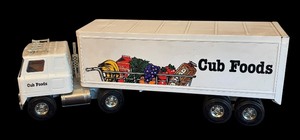lot 526 image: ERTL Cub Foods Die-Cast Semi Truck