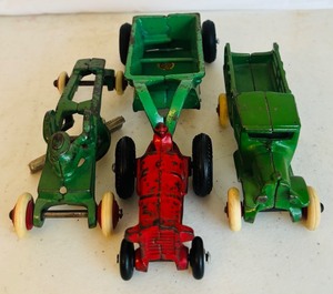 lot 192 image: Set of 3 Vintage Arcade Tractor Farm Toys 8.5 Inch Figurines