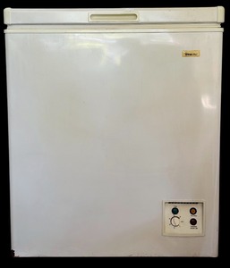 lot 194 image: Magic Chef Chest Freezer Model MCCFSW