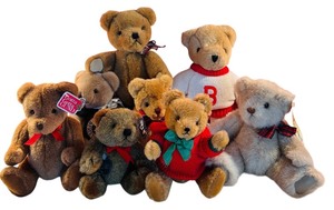 lot 473 image: Collection of 8 Vintage Stuffed Bears by Gund, Hermann, Boyds and More