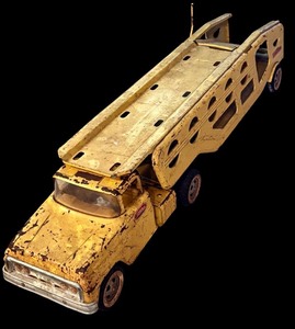 lot 577 image: Vintage 1960s Tonka Pressed Steel Car Carrier Truck 28 Inch