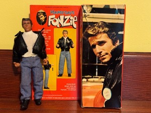 lot 20D image: Vintage 1976 Happy Days Fonzie 8 Inch Action Figure with Box