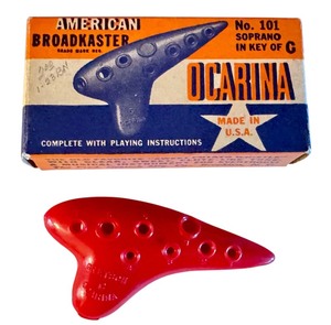 lot 330 image: LR - Vintage Gretsch American Brodkaster Soprano Ocarina with Box and Instructions