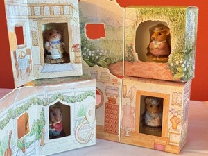 lot 335 image: LR - Set of 4 Hallmark Collectible Moustershire Mouse Figurines with Decorative Houses