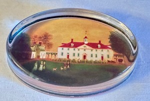 lot 337 image: Mount Vernon Glass Paperweight with Historic House Illustration
