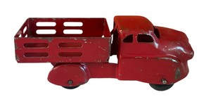 lot 338 image: LR - Vintage Wyndotte Red Pressed Steel Toy Truck