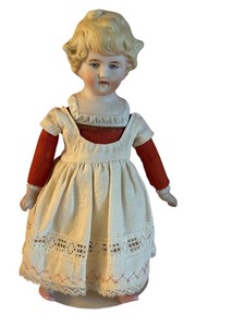lot 370 image: Antique 7.5 Inch Bisque Head Doll