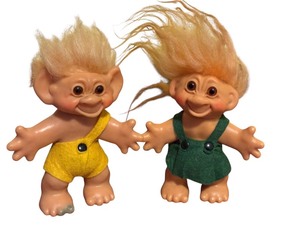 lot 374 image: Pair of Vintage Thomas Dam Troll Dolls with Felt Outfits, 6 Inch