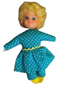 lot 377 image: Vintage Miniature Mrs. Beasley Doll 5 Inch