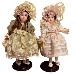 lot 379 image: Set of 3 Victorian Style Porcelain Dolls with Stands
