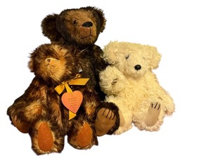 lot 391 image: Set of 3 Handcrafted Teddy Bears