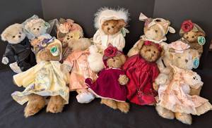 lot 209 image: The Barrington Collection Plush Teddy Bears