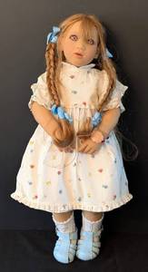 lot 214 image: Annette Himstedt Lonneke Puppen Kinder Doll