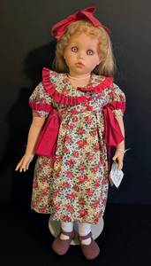 lot 553 image: Asi Collection Peli Doll