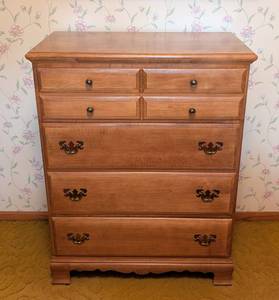 lot 7A image: Four Drawer Vintage Maple Dresser