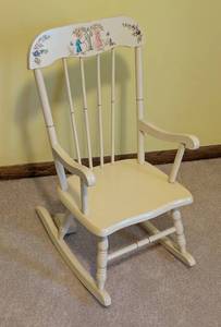 lot 641 image: Vintage Childrens Musical Rocking Chair