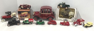 lot 118N image: Collection of Vintage Die-Cast and Tin Toy Collector Antique Cars