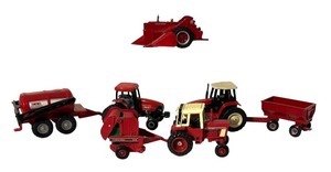 lot 673R image: LL - Collection of Die-Cast Ertl Tractors and Implements